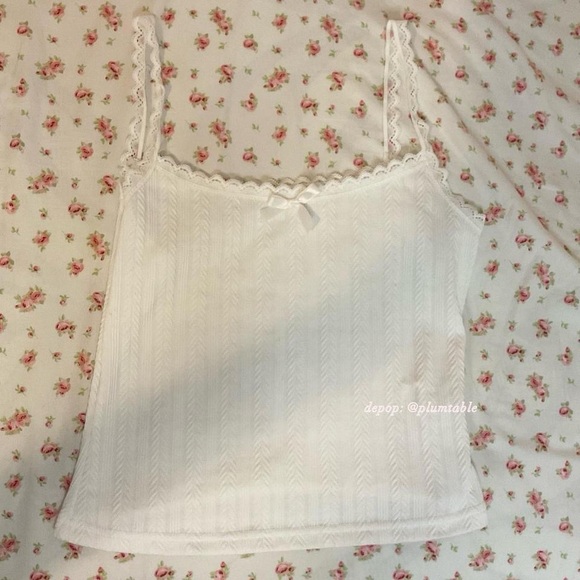 Coquette Lace Camisole - Picture 3 of 4